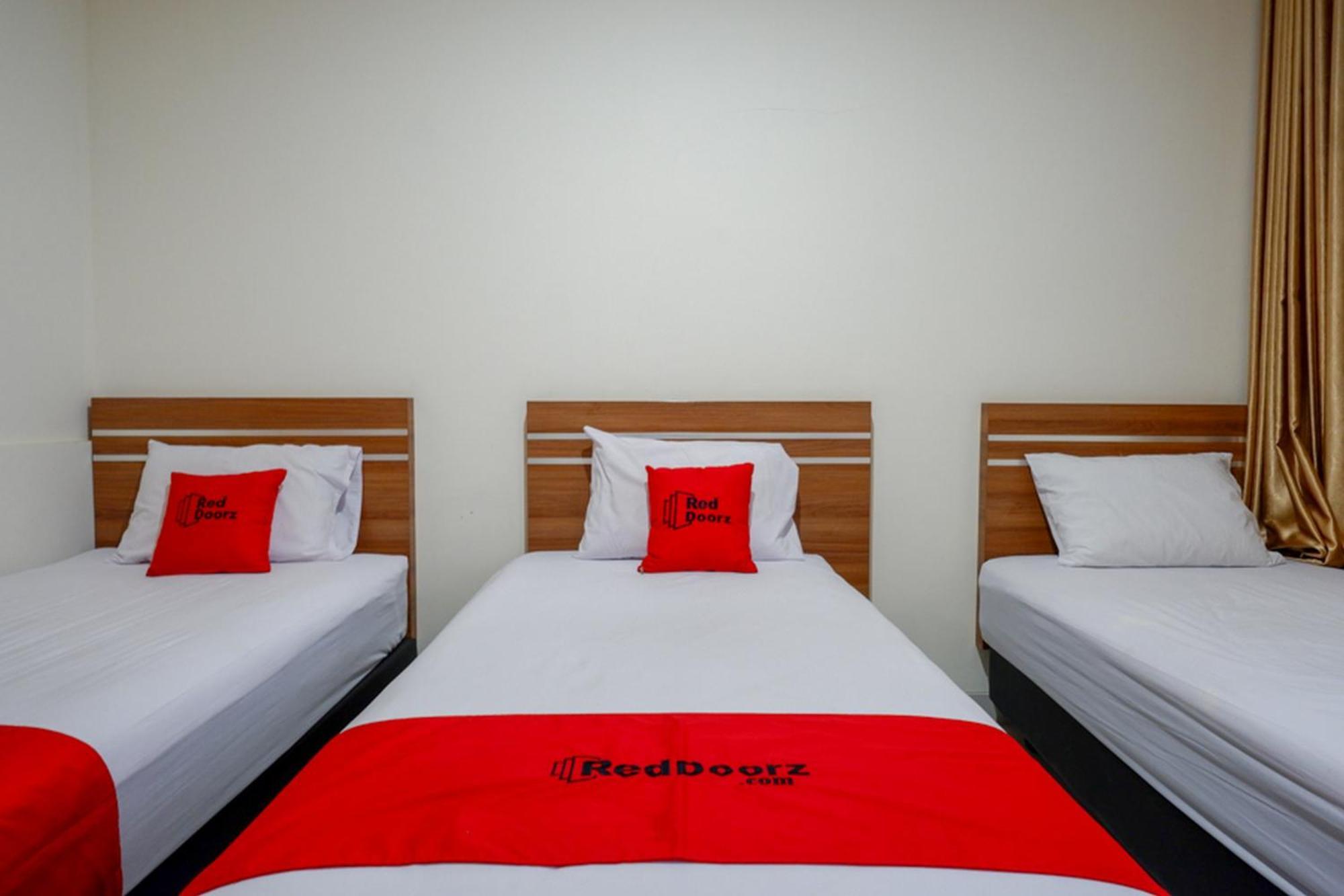 Reddoorz Near Living Plaza Purwokerto Exterior foto